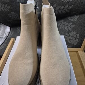 Women's Lug Sole Ankle Boots Size 11